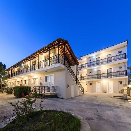 Karras Livin Apartment Laganas Bagian luar foto