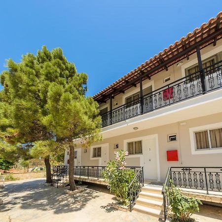 Karras Livin Apartment Laganas Bagian luar foto