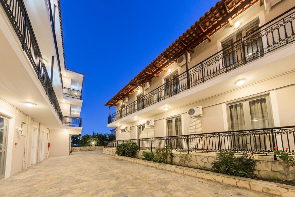 Karras Livin Apartment Laganas Bagian luar foto