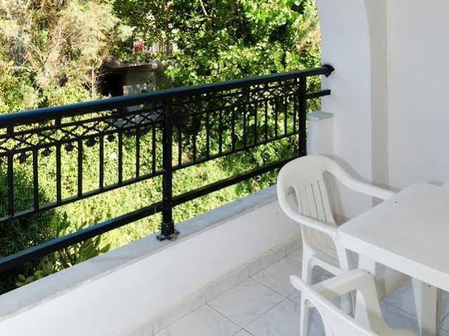 Karras Livin Apartment Laganas Bagian luar foto