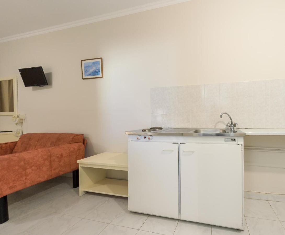 Karras Livin Apartment Laganas Bagian luar foto